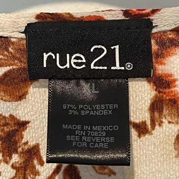 Rue21 Floral Chic Romper Size XL - Picture 2 of 5